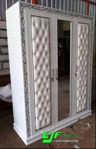 Lemari Pakaian MinimalisTiga Pintu Warna Putih 47